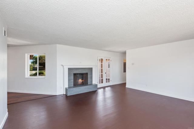 513 Canyon Drive, Solana Beach CA: https://media.crmls.org/mediaz/de089a97-195b-497a-b9ae-07e600ba56cc.jpg