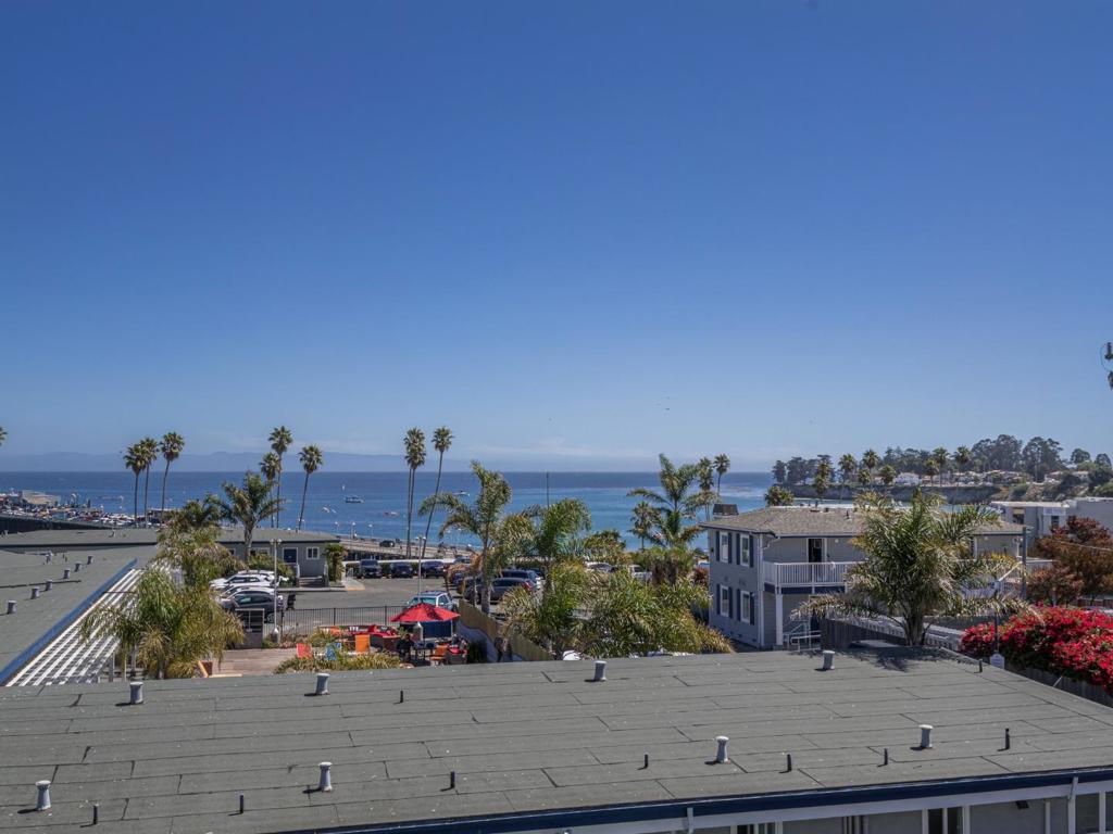 https://media.crmls.org/mediaz/de08a0fd-6054-4dfe-a2ed-2468dbbf45a4.jpg?preset=X-Large