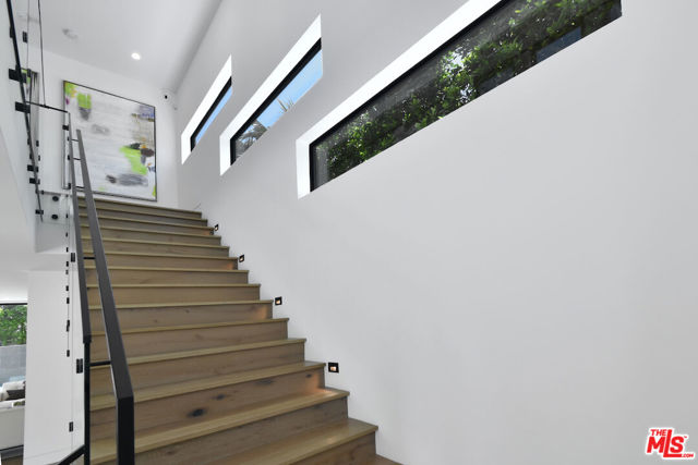 5316 Lennox, Sherman Oaks CA: https://media.crmls.org/mediaz/de0907ec-d095-4a32-9613-de48aa5e6745.jpg