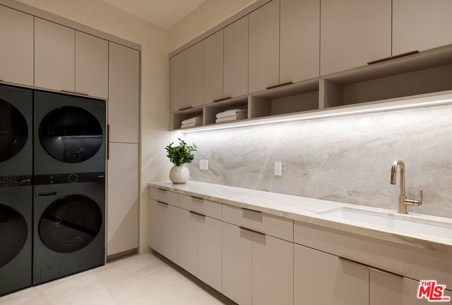 Drew Fenton | 16401 Mulholland Drive Los Angeles CA | MLS: 7706113