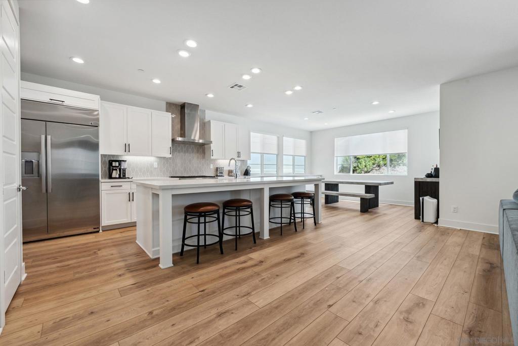 MLS #250035606SD img 2