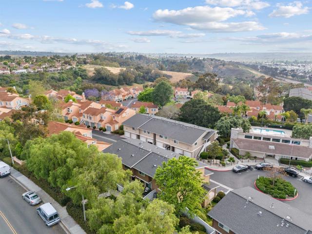 721 Buena Tierra Way, Oceanside CA: https://media.crmls.org/mediaz/de09742b-56bc-4642-a424-f642f0a24f55.jpg