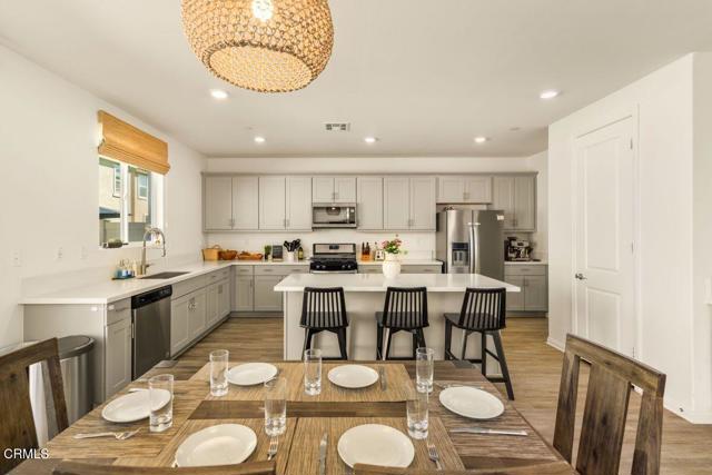 Detail Gallery Image 10 of 32 For 354 Autumn Path Ln, Santa Paula,  CA 93060 - 3 Beds | 2/1 Baths