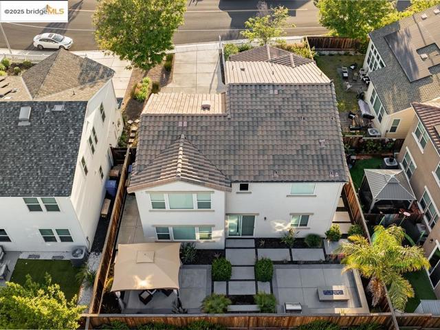 270 Guthrie Lane, Brentwood CA: https://media.crmls.org/mediaz/de098eca-c2fd-4a42-b9b4-2e3b3b3c8513.jpg