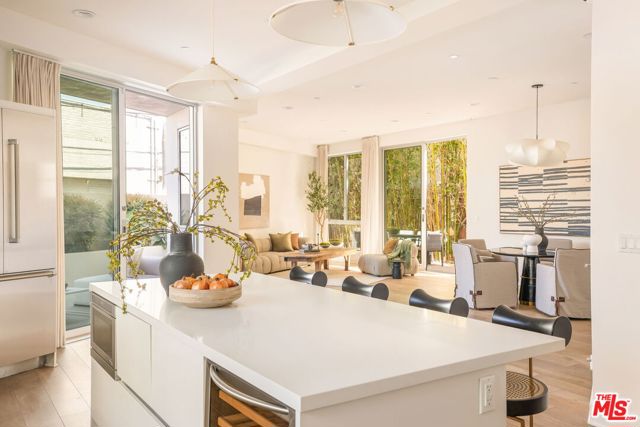 616 N Croft Avenue, West Hollywood CA: https://media.crmls.org/mediaz/de0a36e5-7b58-48d6-90be-be0f17a914cc.jpg