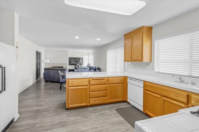 1851 Burgundy Circle, Gonzales CA: https://media.crmls.org/mediaz/de0a75dd-f618-4286-ae32-c493151d86f7.jpg