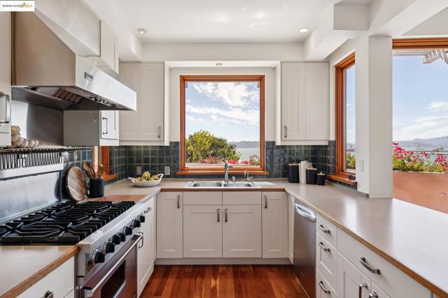 435 Tremont Avenue, Richmond CA: https://media.crmls.org/mediaz/de0a9781-37e8-4e06-b5d3-c71651b75964.jpg