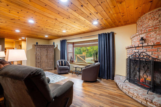 25169 Franklin Drive, Idyllwild CA: https://media.crmls.org/mediaz/de0a9ad8-3706-4c59-91e0-16a6f339adc8.jpg