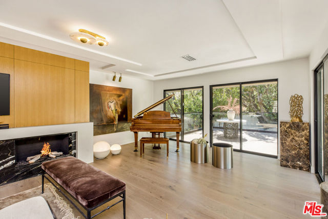 811 N Norman Place, Los Angeles CA: https://media.crmls.org/mediaz/de0abdd7-6f8d-4e2e-a0c9-bb2f12803b0f.jpg