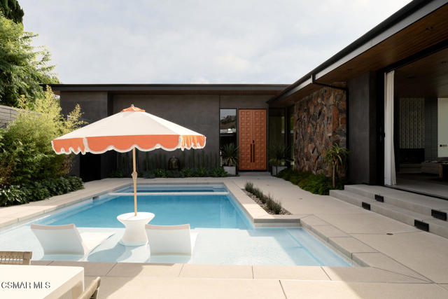 821 Emerson Street, Thousand Oaks CA: https://media.crmls.org/mediaz/de0abe3d-000d-4efa-9515-18aaf2562156.jpg