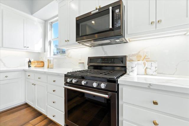 324 Cherokee Loop, Mountain View CA: https://media.crmls.org/mediaz/de0ae564-2145-4732-98ea-7f52fddbcb5f.jpg