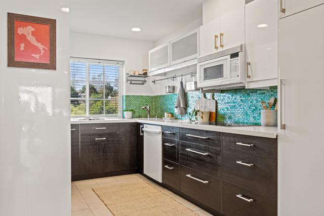 Detail Gallery Image 11 of 32 For 6990 Batiquitos Dr, Carlsbad,  CA 92011 - 2 Beds | 2/1 Baths