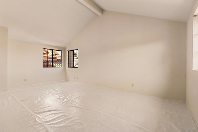 3970 Santa Nella Pl, San Diego CA: https://media.crmls.org/mediaz/de0b8a99-dfa3-4dd5-bc1c-d1b48c34d91e.jpg