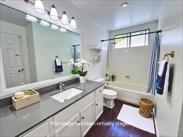 85 Phillips Ct, Tracy CA: https://media.crmls.org/mediaz/de0b8c43-0720-4666-8bd6-d2e39d227dc2.jpg