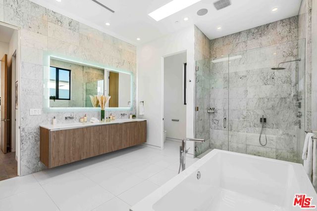 832 N Sierra Bonita Avenue, Los Angeles CA: https://media.crmls.org/mediaz/de0ba4f0-a25d-4a2a-96cc-433ea40d63df.jpg