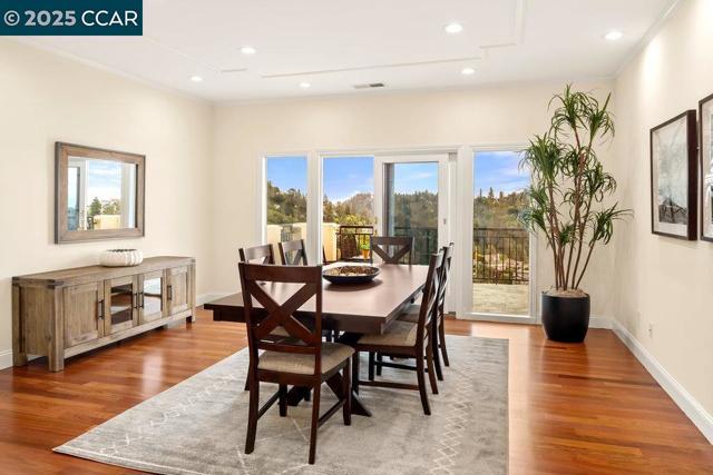 6585 Swainland Rd, Oakland CA: https://media.crmls.org/mediaz/de0c0825-5365-4edb-a36d-f7715e876207.jpg