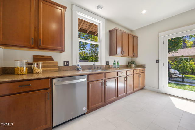 975 N Mentor Avenue, Pasadena CA: https://media.crmls.org/mediaz/de0c0d5c-2cf7-44c7-a191-0aedd0c711a0.jpg