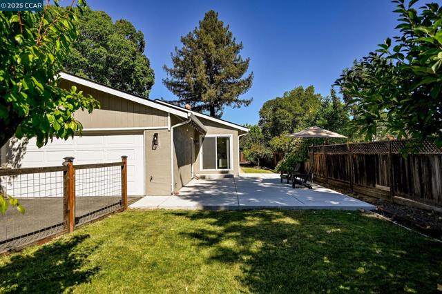 1933 Oak Park Blvd, Pleasant Hill CA: https://media.crmls.org/mediaz/de0c2242-cc07-4702-8ca6-63adcebaf0b6.jpg
