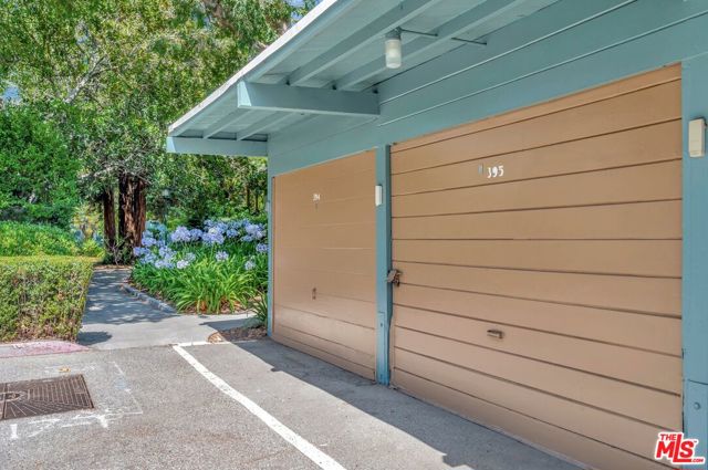 5513 Village, Los Angeles CA: https://media.crmls.org/mediaz/de0c924f-64cf-417a-8835-2ed4755e9976.jpg