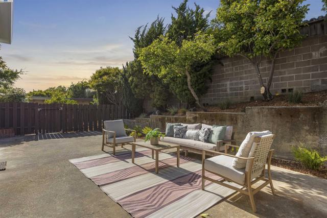 1748 Wesley Ave, El Cerrito CA: https://media.crmls.org/mediaz/de0d05e9-efdc-43a6-80d8-e3e39c694c32.jpg