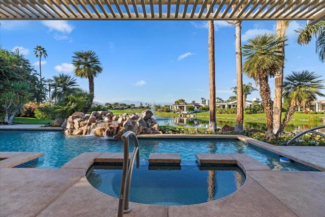 2 Deerfield Court, Rancho Mirage CA: https://media.crmls.org/mediaz/de0d0ab2-a8bc-4618-8204-9f6855dbb4c2.jpg