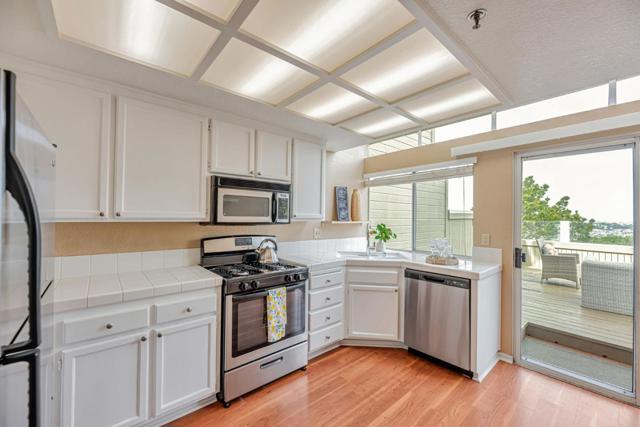 110 Cityview Drive, Daly City CA: https://media.crmls.org/mediaz/de0d2c06-3d58-48f6-b144-cfebbb50088d.jpg