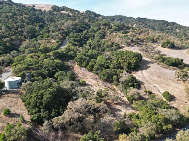 3984 Foothill Rd, Pleasanton CA: https://media.crmls.org/mediaz/de0d8aa7-059d-486b-960f-475cf947e372.jpg