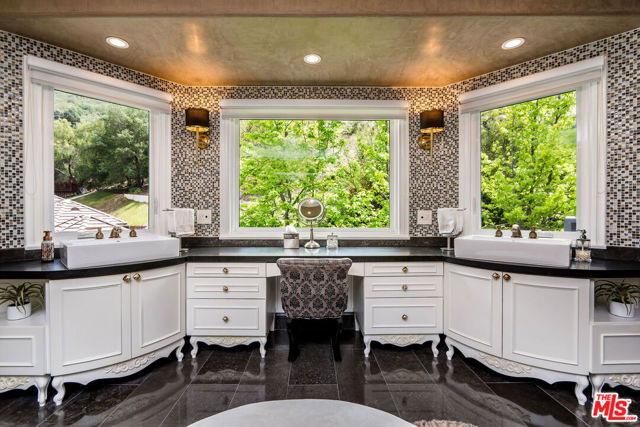 204 Bell Canyon Road, Bell Canyon CA: https://media.crmls.org/mediaz/de0e6868-6632-428f-a7c2-6b61157c40d0.jpg