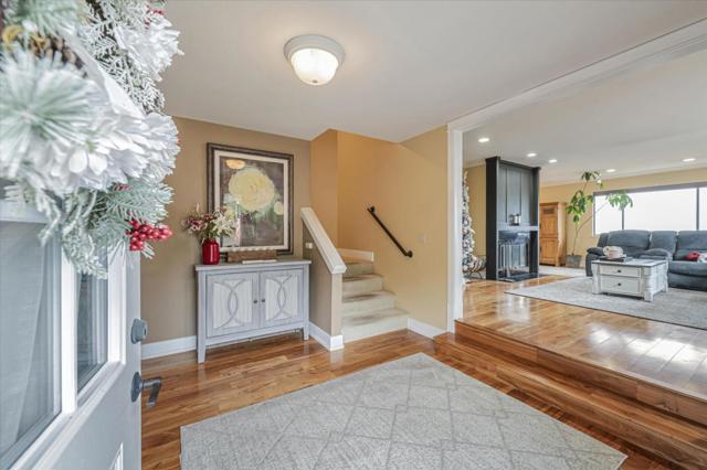 4 Harris Hill Drive, Novato CA: https://media.crmls.org/mediaz/de0ee76a-277b-4a7a-b778-76a4faa0fa80.jpg