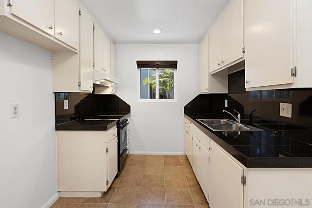 4750 Noyes St, San Diego CA: https://media.crmls.org/mediaz/de0f1a34-cad0-4da6-99d3-d9b0ee7e7ee7.jpg