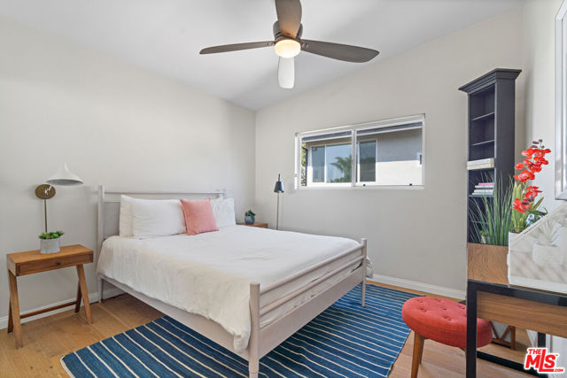 705 6th Avenue, Venice CA: https://media.crmls.org/mediaz/de0fa569-f324-467a-a902-e8882fd737db.jpg