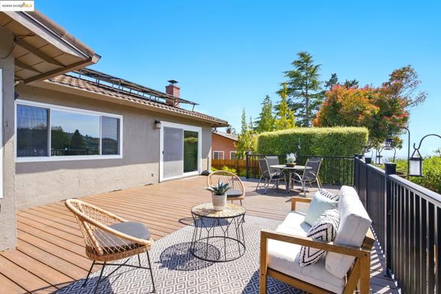 7927 Phaeton Dr, Oakland CA: https://media.crmls.org/mediaz/de100c86-d368-466f-a64f-4dcb55bc174d.jpg