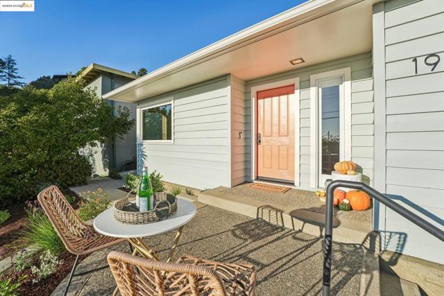 19 Highland Blvd, Kensington CA: https://media.crmls.org/mediaz/de10578b-0a55-4d89-ae07-2c9f2b638640.jpg