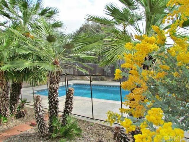 16898 Whispering Oaks Lane, Ramona CA: https://media.crmls.org/mediaz/de108bf8-1a4f-46e3-a96e-1f235b8674aa.jpg