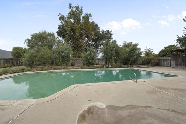 43002 Arroyo Seco Road, Soledad CA: https://media.crmls.org/mediaz/de10c893-8fe9-4a6d-9d17-81e6f3c37407.jpg