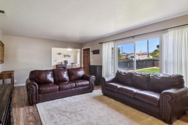Detail Gallery Image 11 of 31 For 915 Crest View Rd, Vista,  CA 92081 - 3 Beds | 2 Baths