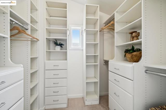 5490 Kales AVE, Oakland CA: https://media.crmls.org/mediaz/de10ea79-8530-4815-a909-05425da671a9.jpg