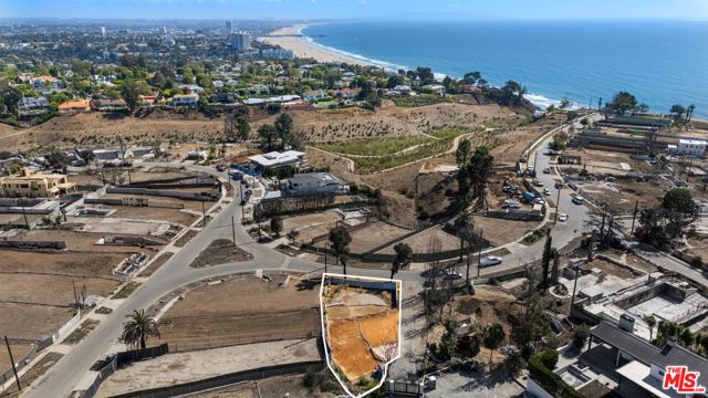 419 Lombard Avenue, Pacific Palisades CA: https://media.crmls.org/mediaz/de10eb43-5c59-4deb-9892-c7e1cc8d36ea.jpg