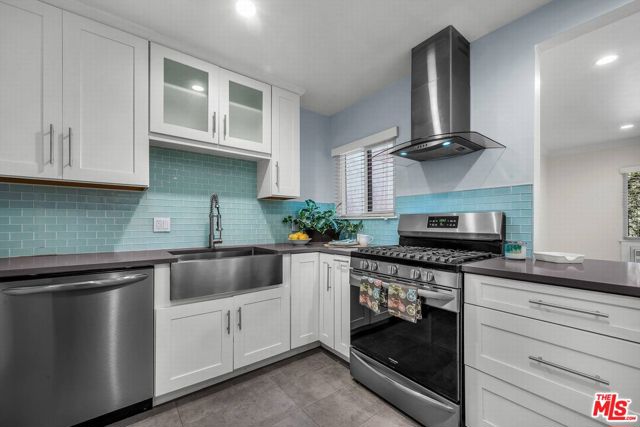 4818 Hollow Corner Road, Culver City CA: https://media.crmls.org/mediaz/de113d67-7946-42c8-8864-a3fe8b2fbed2.jpg