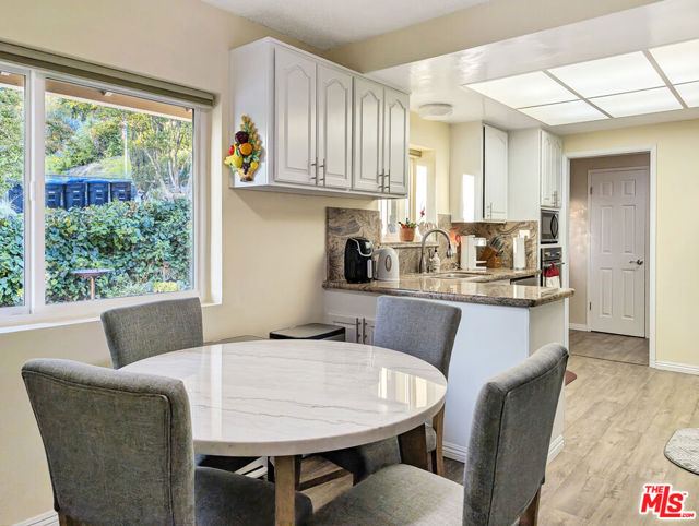 3308 Sparr Boulevard, Glendale CA: https://media.crmls.org/mediaz/de117b82-454c-4c7c-94ca-cbde0a5ca7e0.jpg