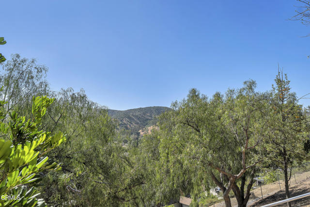 9999 Wornom Avenue, Sunland CA: https://media.crmls.org/mediaz/de11b867-d662-4e43-8316-3d80188dbaa9.jpg