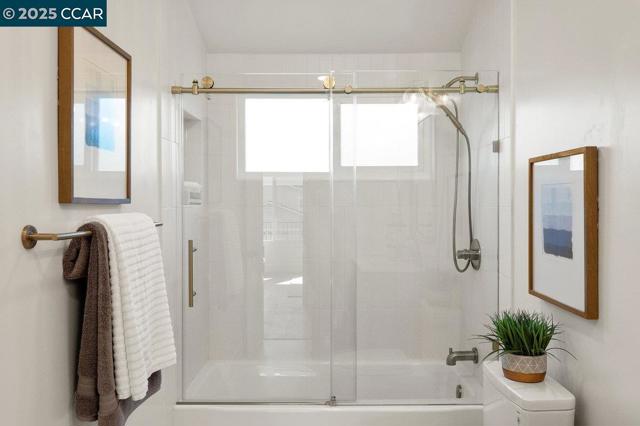 374 James Bowie Ct, Alamo CA: https://media.crmls.org/mediaz/de11e4d9-5979-4e0d-b5bb-f82c95e1199a.jpg