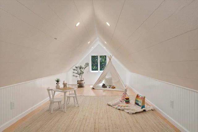 302 Los Gatos Boulevard, Los Gatos CA: https://media.crmls.org/mediaz/de12158d-8e79-4ddf-8d55-b4a620945aa1.jpg