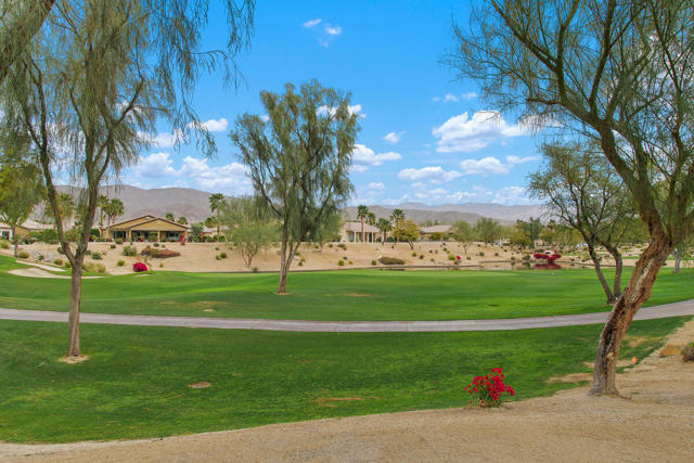 81390 Corte Trigo, Indio CA: https://media.crmls.org/mediaz/de12ca24-5439-4bad-9cf8-0ea51507b3ba.jpg