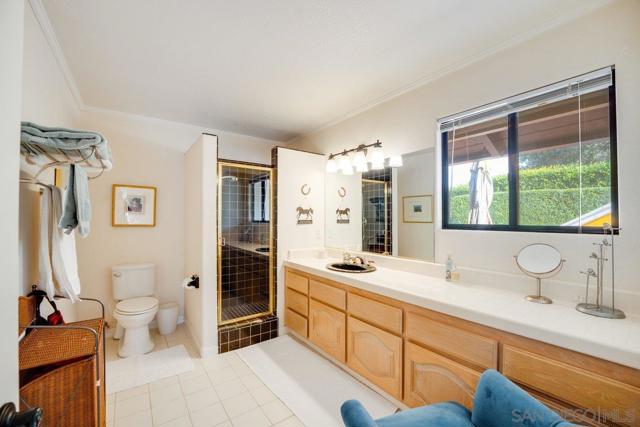 11 Country Glen Rd, Fallbrook CA: https://media.crmls.org/mediaz/de132169-efba-41f2-9afd-6f609d2cbd63.jpg