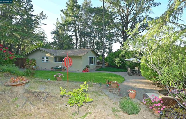 911 Sousa Drive, Walnut Creek CA: https://media.crmls.org/mediaz/de132e50-e369-43dc-9602-1a2a7351e22b.jpg