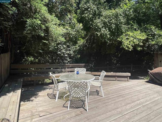 54 Creek Tree Ln, Alamo CA: https://media.crmls.org/mediaz/de137820-7ad9-4e33-8ce7-15ddffca8211.jpg