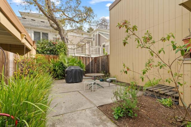 539 Lytton Avenue, Palo Alto CA: https://media.crmls.org/mediaz/de140034-ceab-4709-81a9-eb820faab582.jpg
