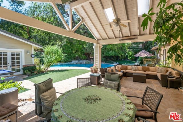 17040 Rancho Street, Encino CA: https://media.crmls.org/mediaz/de140c6f-95ea-4c5c-bff2-97329e77df1e.jpg
