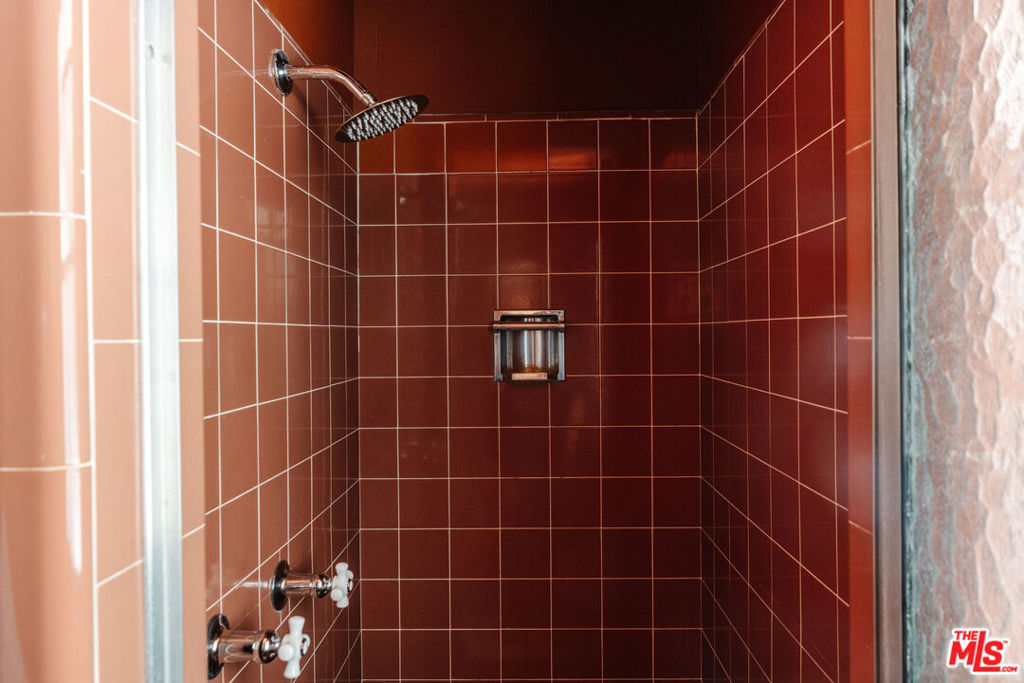 https://media.crmls.org/mediaz/de14802f-ee31-4199-92ad-d8307d0ccf27.jpg?preset=X-Large